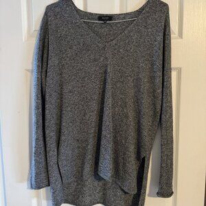 Aritzia - Women's V neck sweater